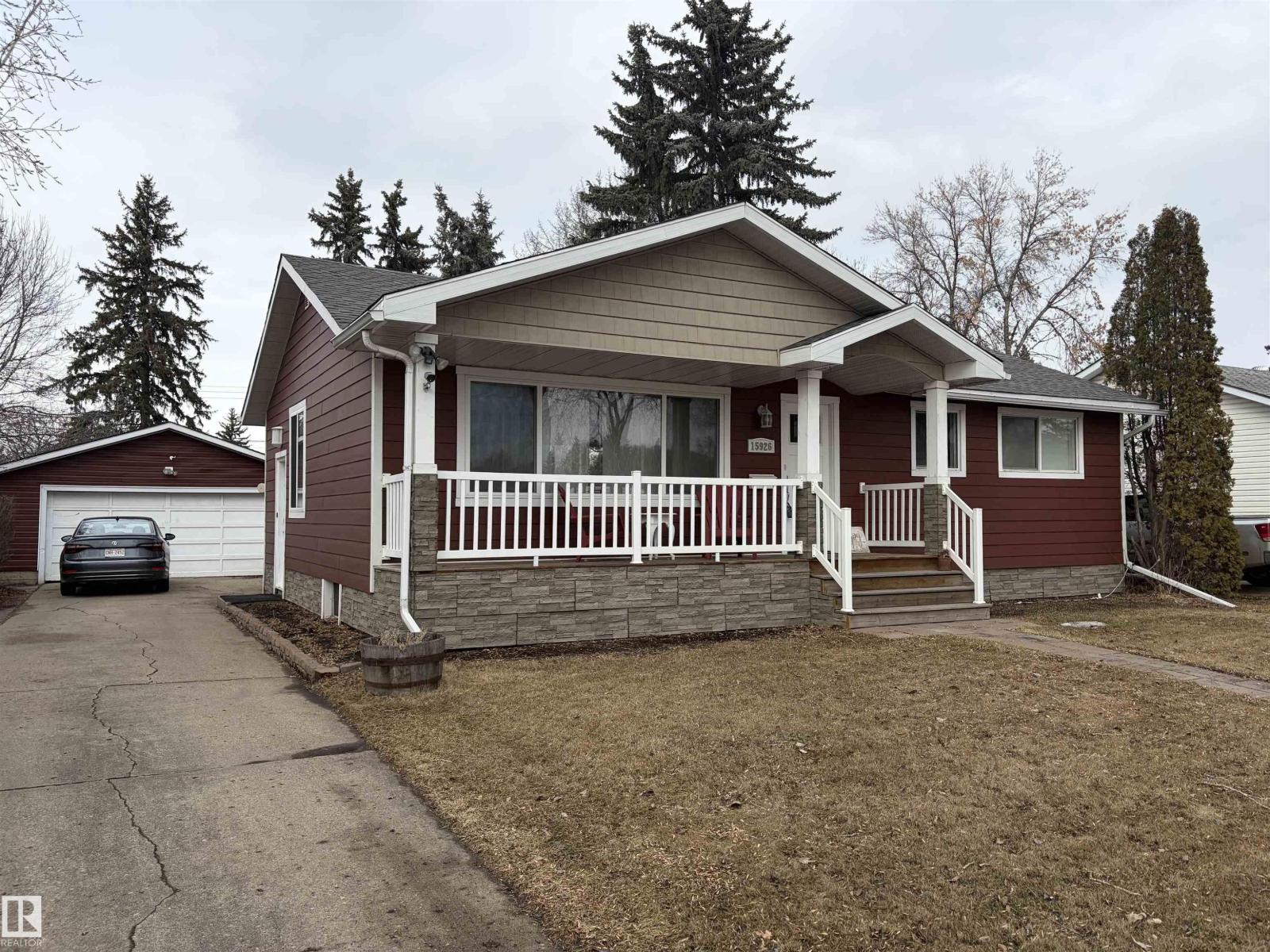 15926 92 AV NW, Edmonton