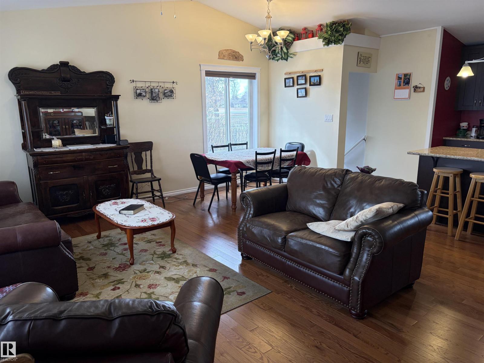 15926 92 AV NW, Edmonton