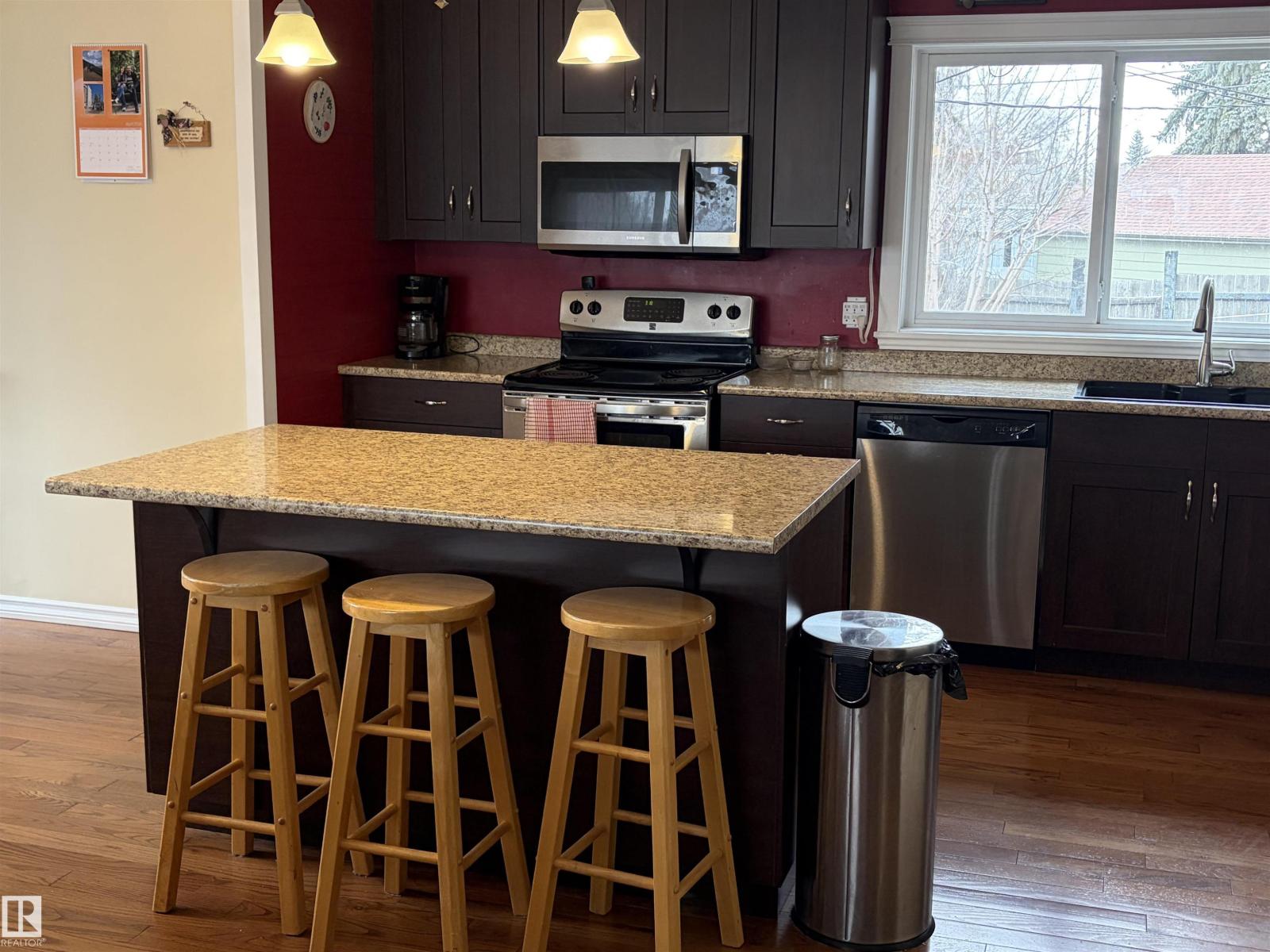 15926 92 AV NW, Edmonton