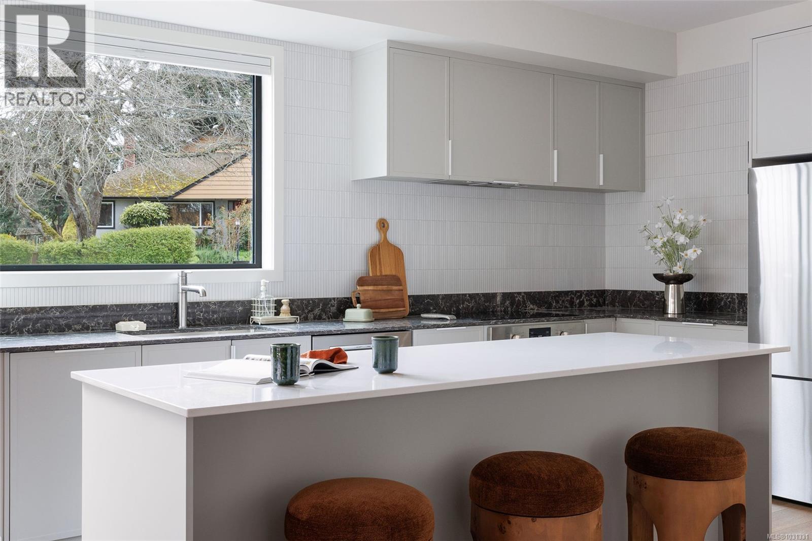 12 1520 Louise Place, Saanich