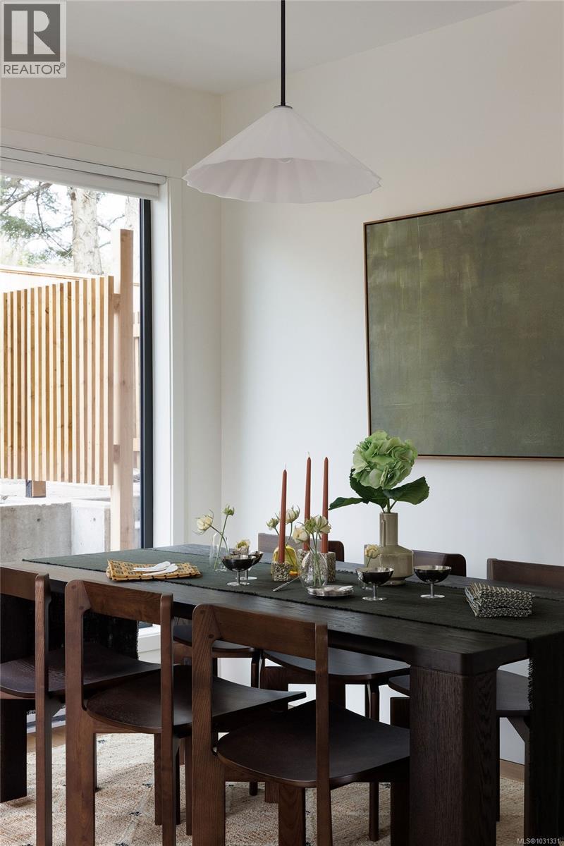 12 1520 Louise Place, Saanich