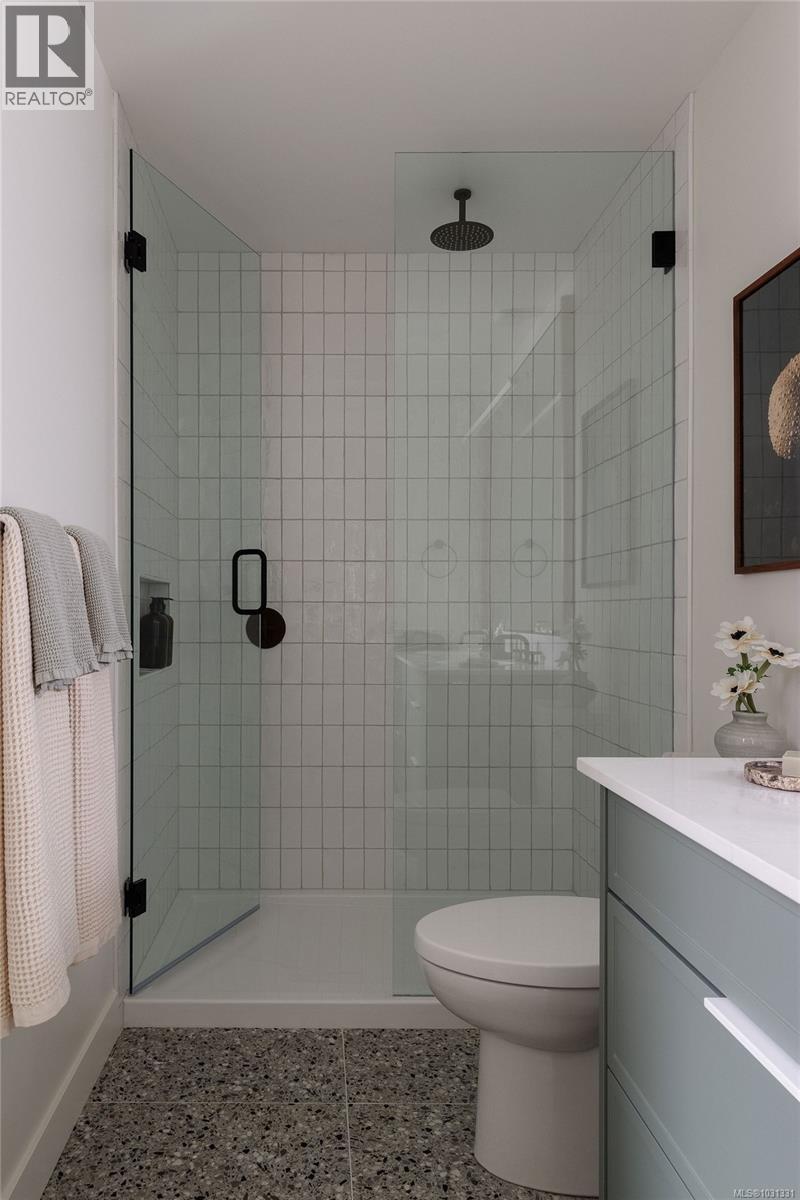 12 1520 Louise Place, Saanich