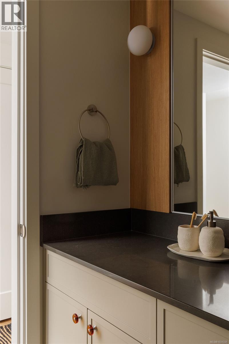 12 1520 Louise Place, Saanich