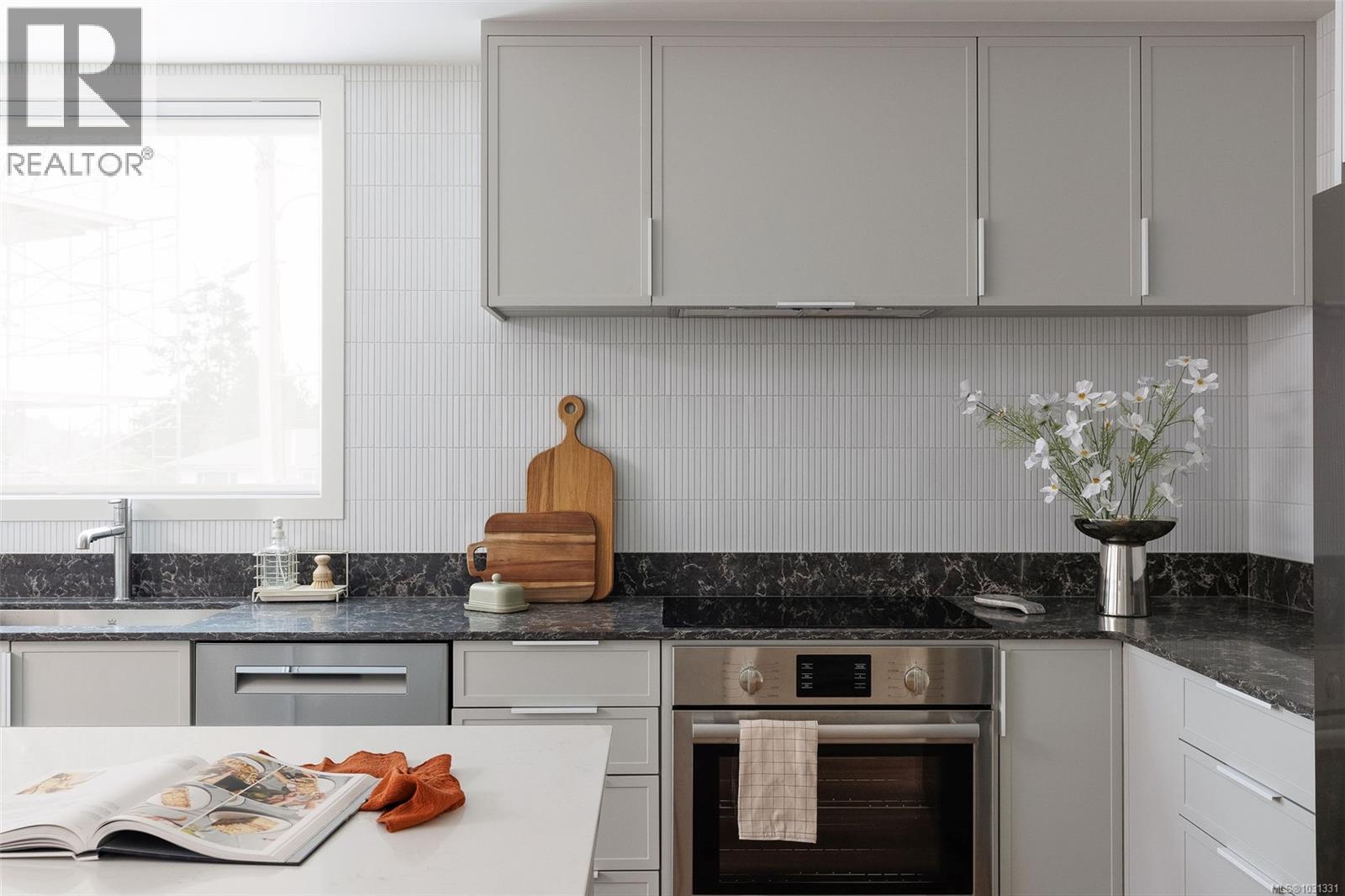 12 1520 Louise Place, Saanich