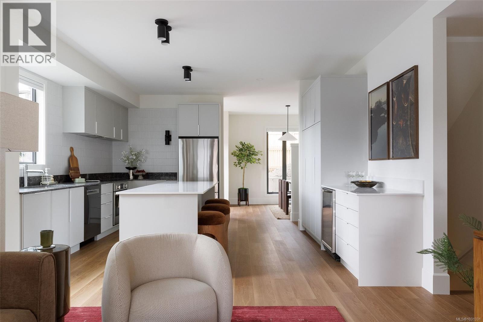 12 1520 Louise Place, Saanich