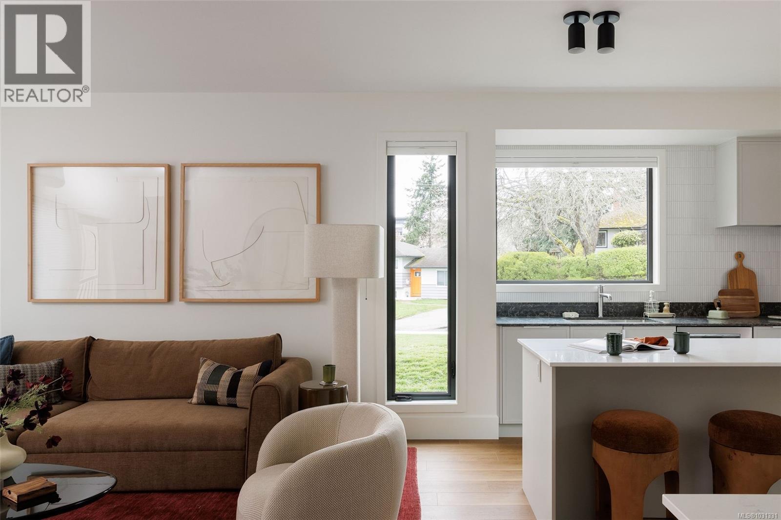 12 1520 Louise Place, Saanich