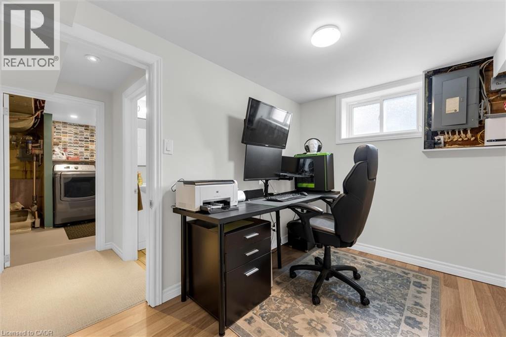 74 GLENVIEW Drive - 34