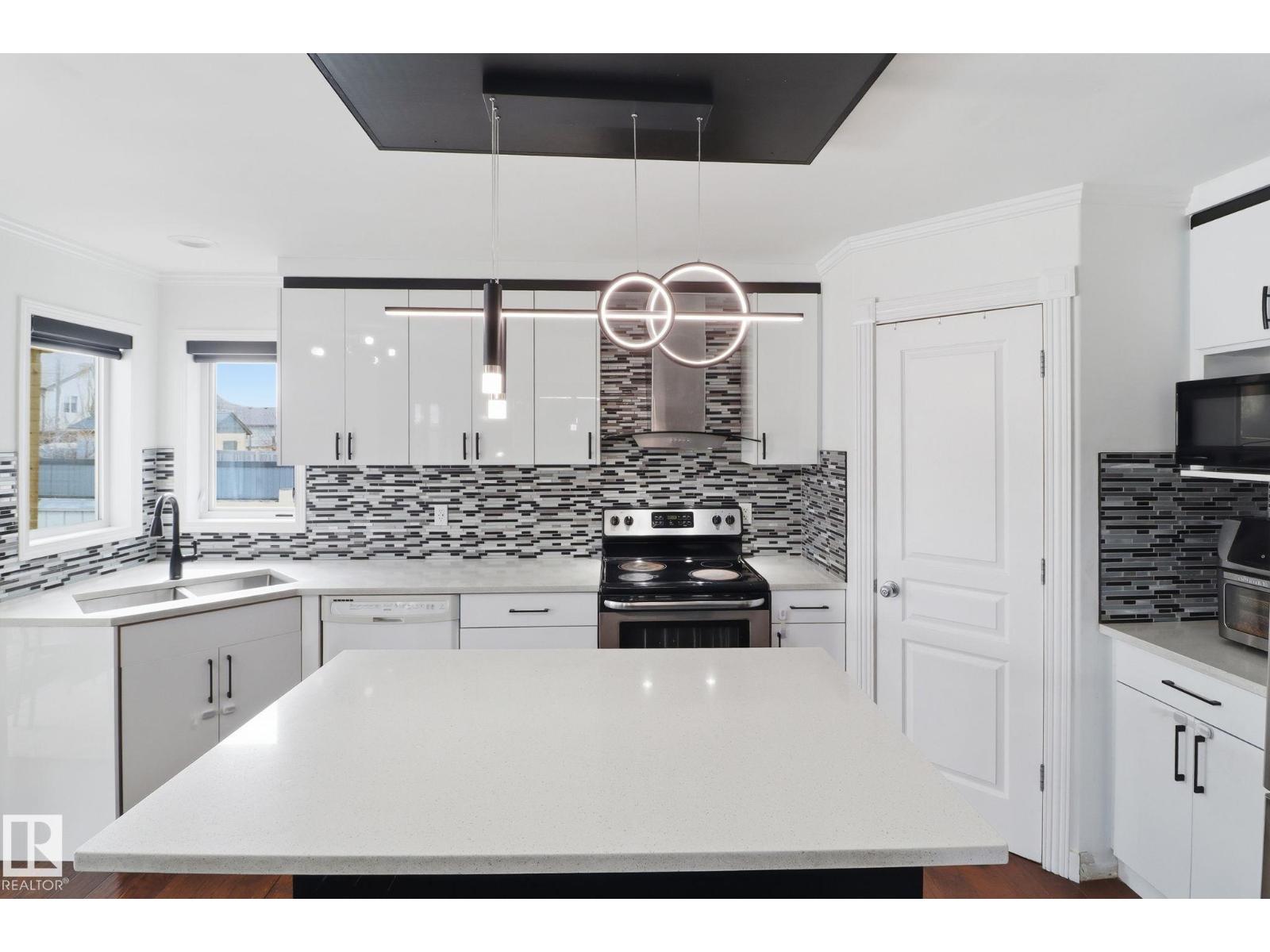 3243 26 ST NW, Edmonton