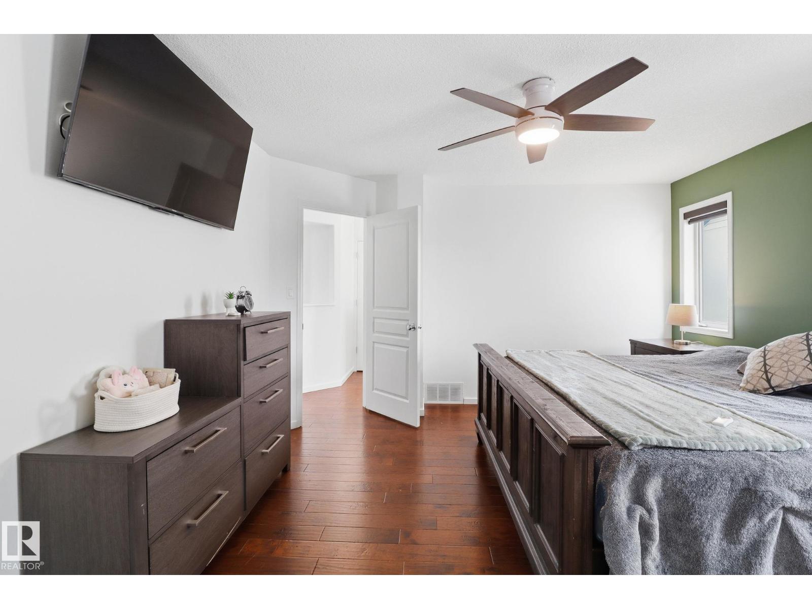 3243 26 ST NW, Edmonton