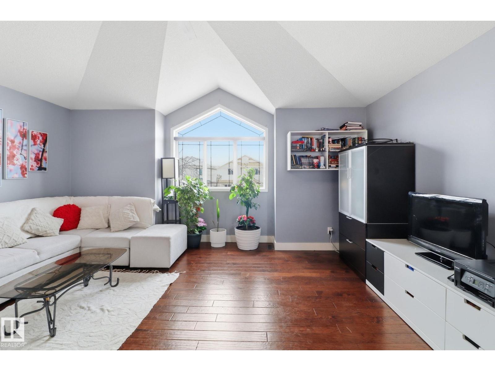 3243 26 ST NW, Edmonton