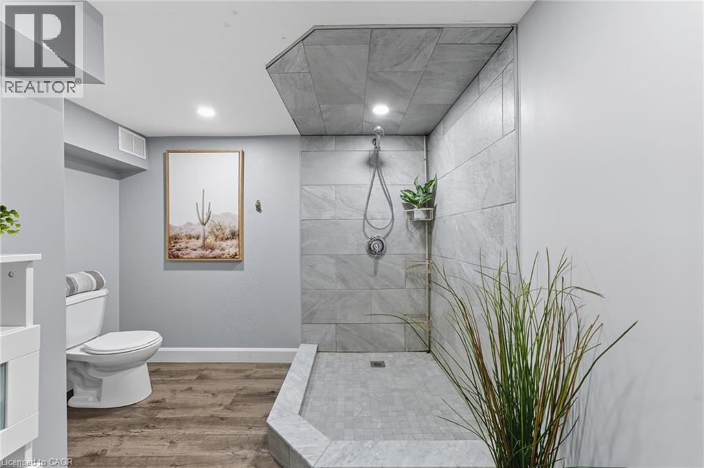 146 LYNDEN Road - Image 25