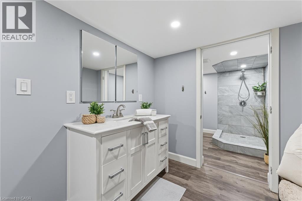 146 LYNDEN Road - Image 24