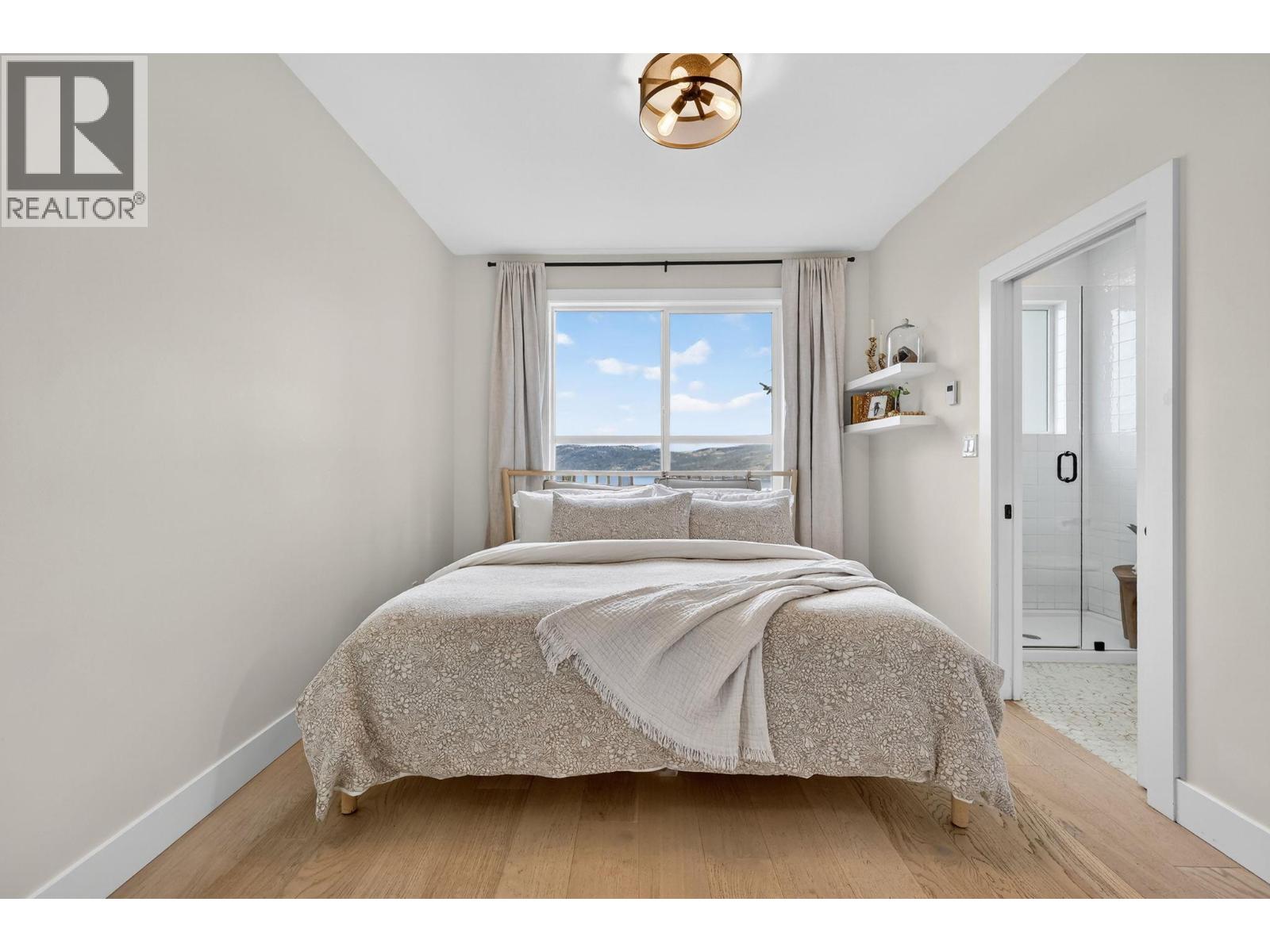 10 VALLEY DRIVE - 43