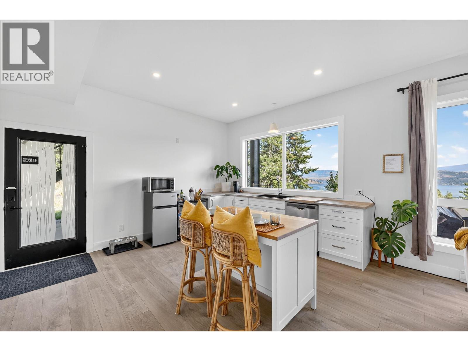 10 VALLEY DRIVE - 58