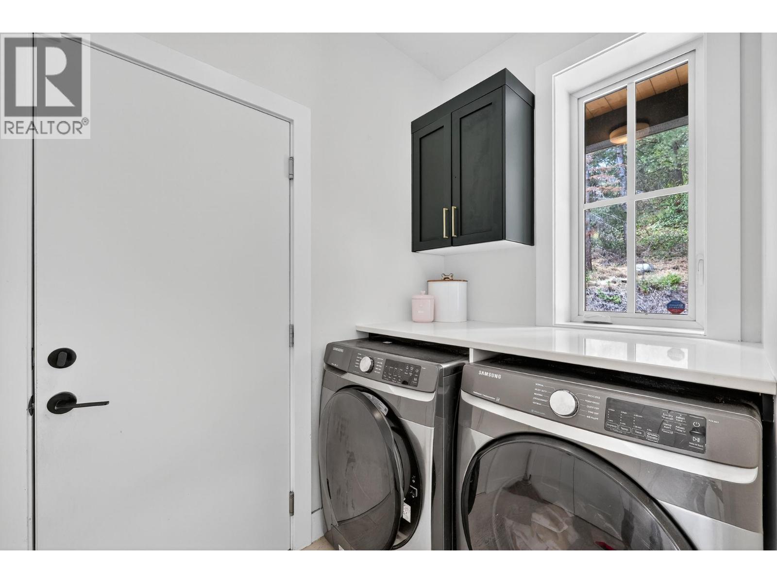 10 VALLEY DRIVE - 40