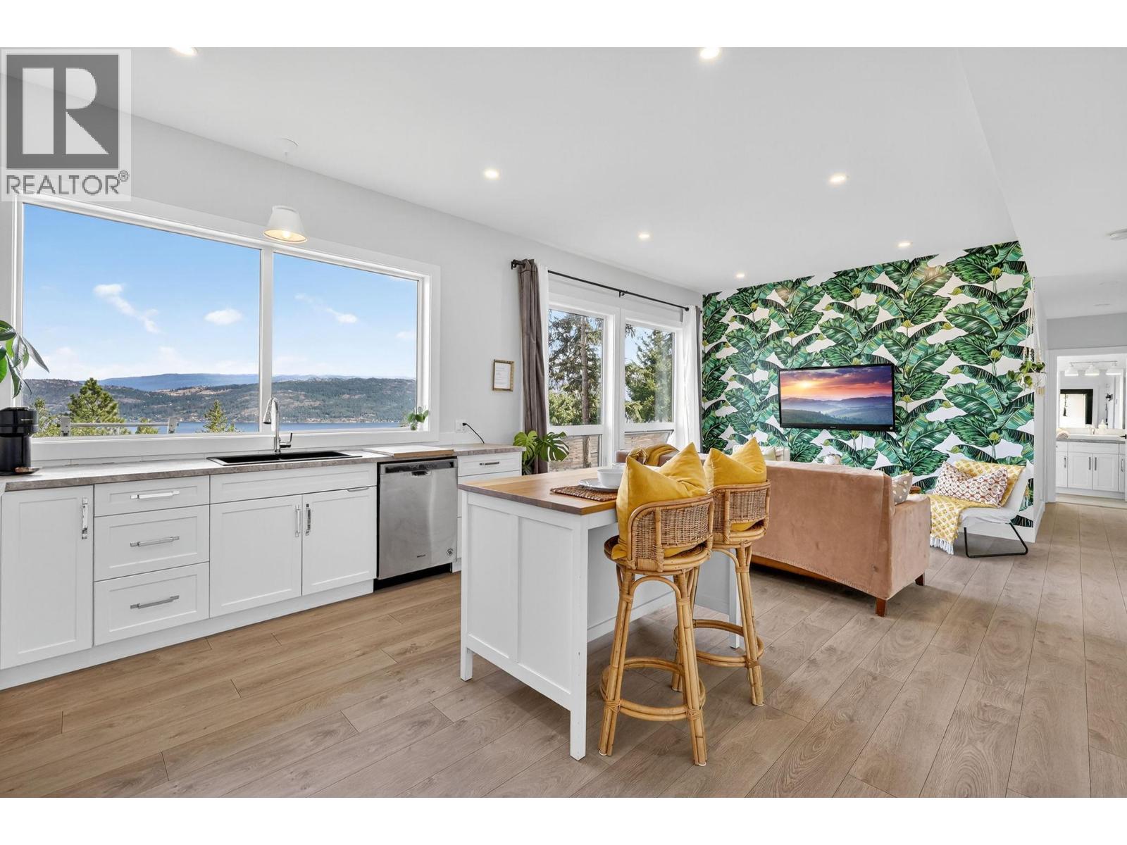 10 VALLEY DRIVE - 53