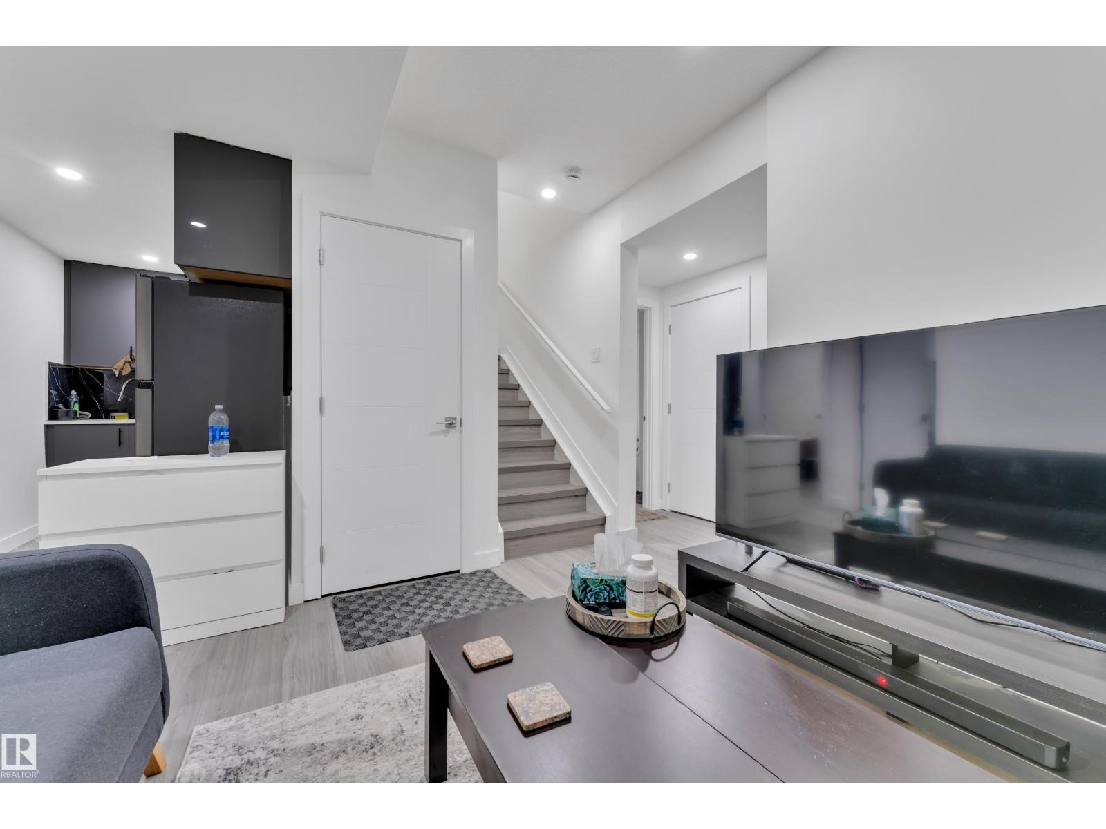 2630 16a ave nw NW, Edmonton