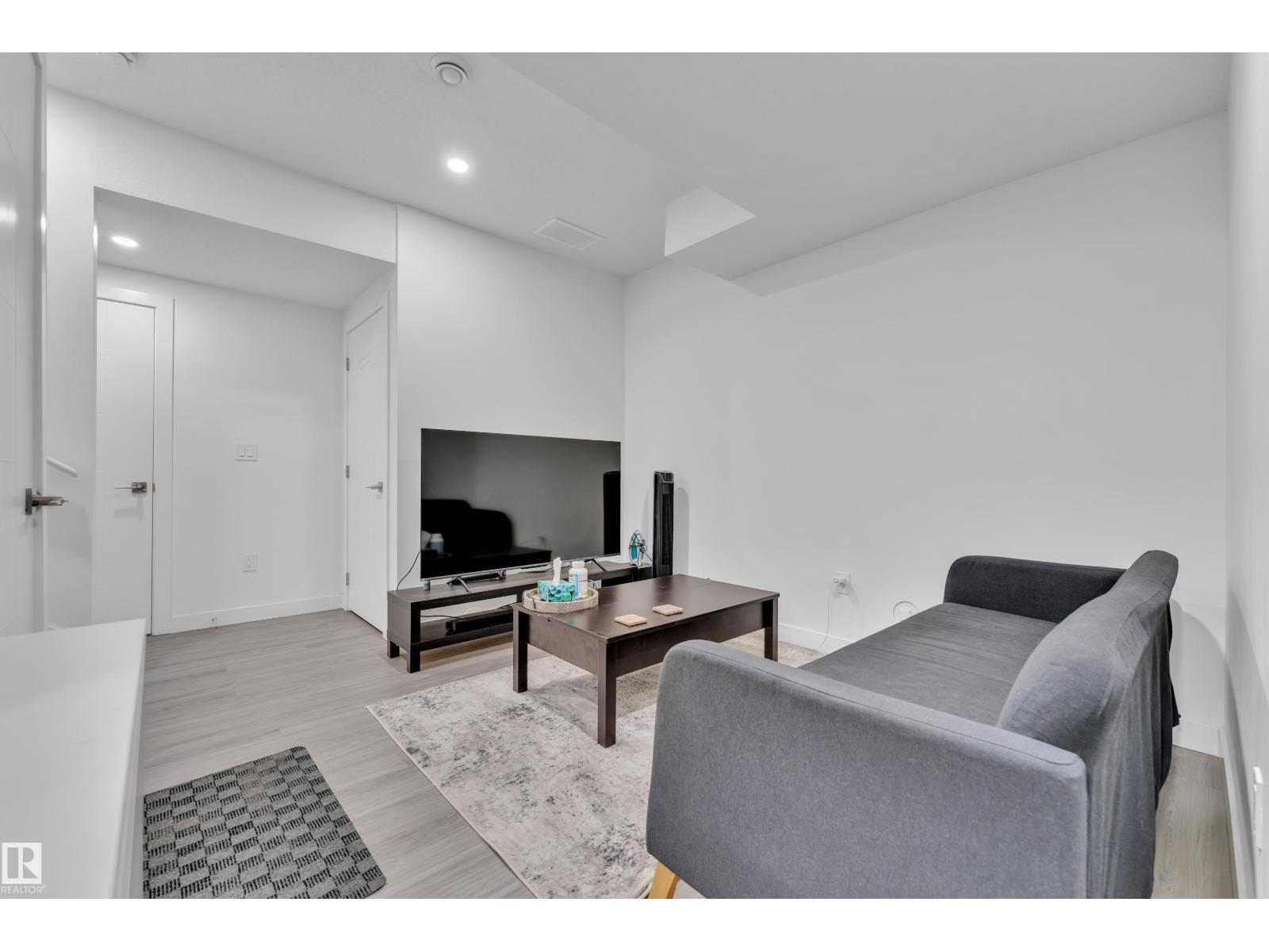 2630 16a ave nw NW, Edmonton