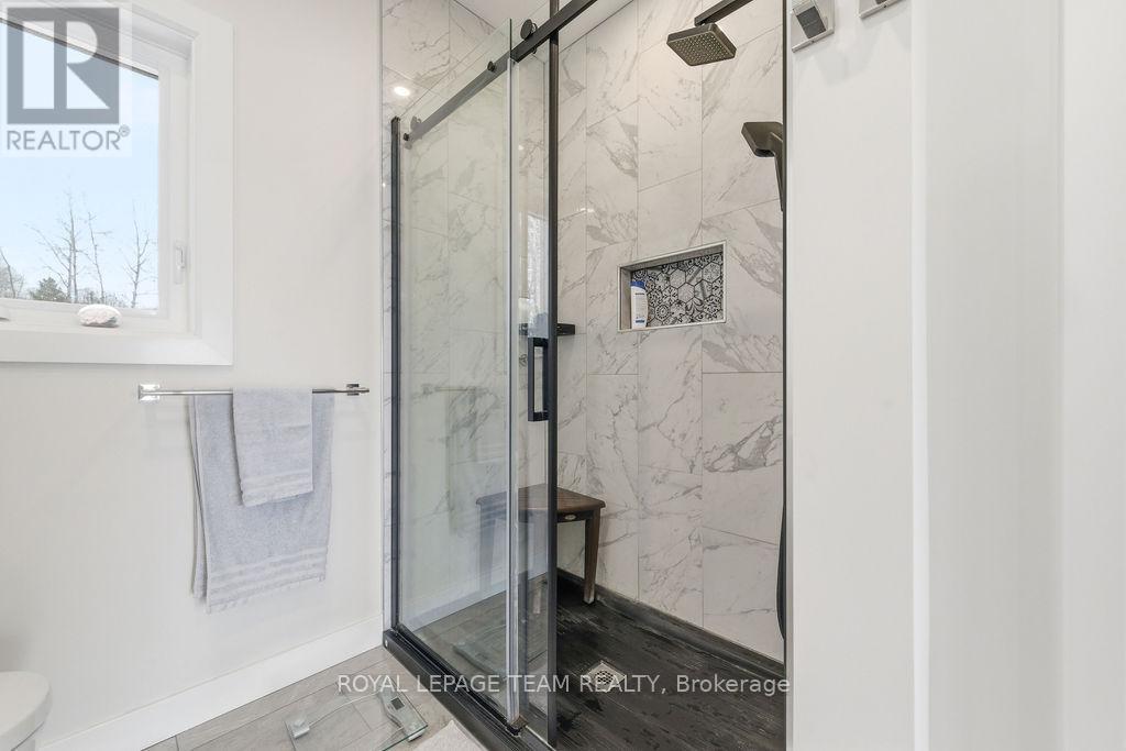 42153B COMBERMERE ROAD S - 43