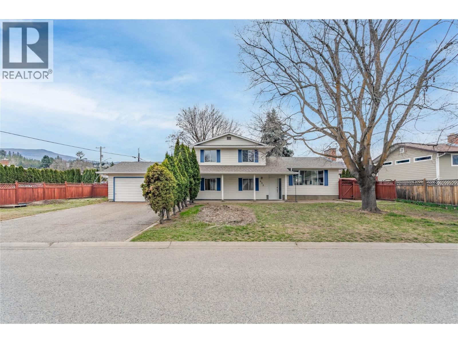  693 Paret Place, Kelowna