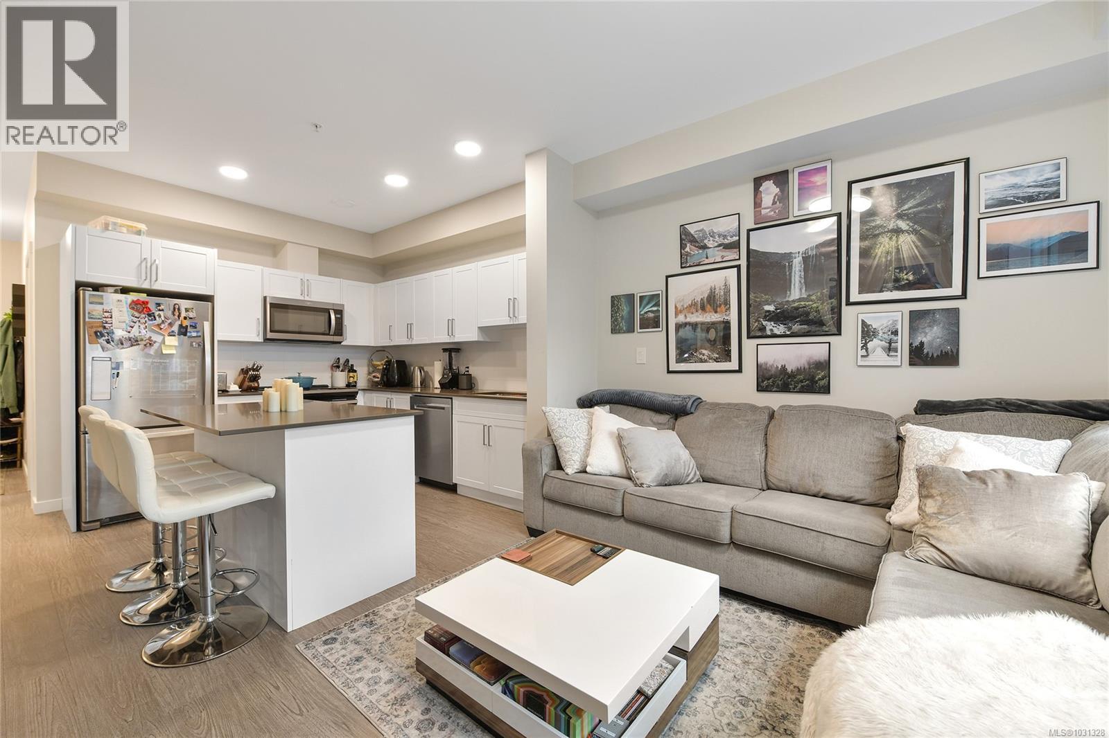 #301 2843 JACKLIN Rd - 1