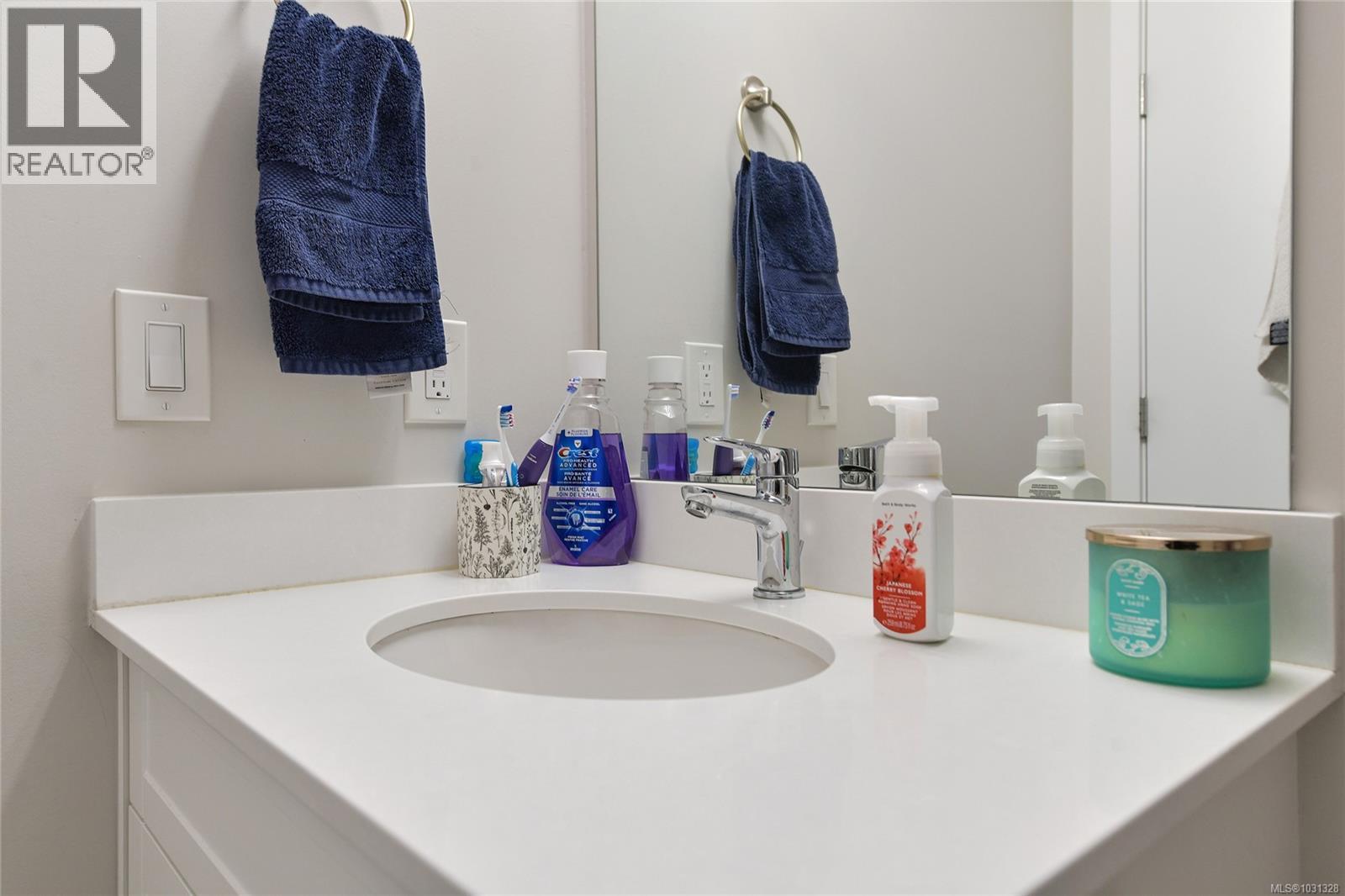 301 2843 JACKLIN Rd, Langford