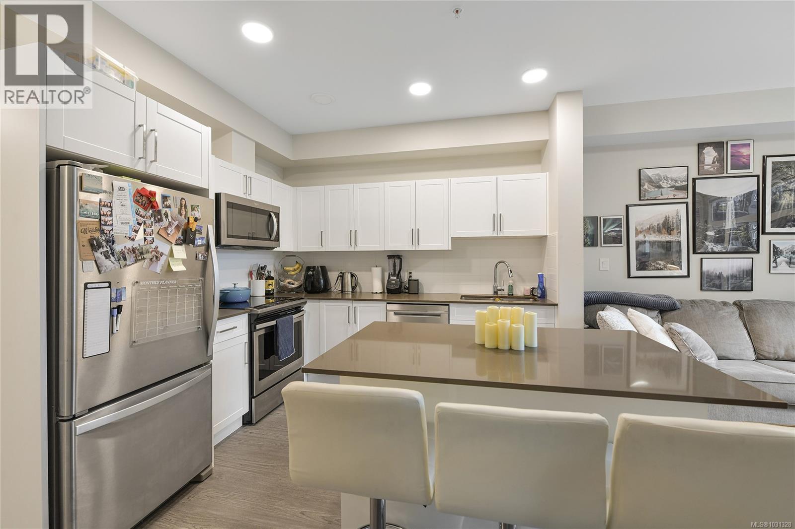 #301 2843 JACKLIN Rd - 3