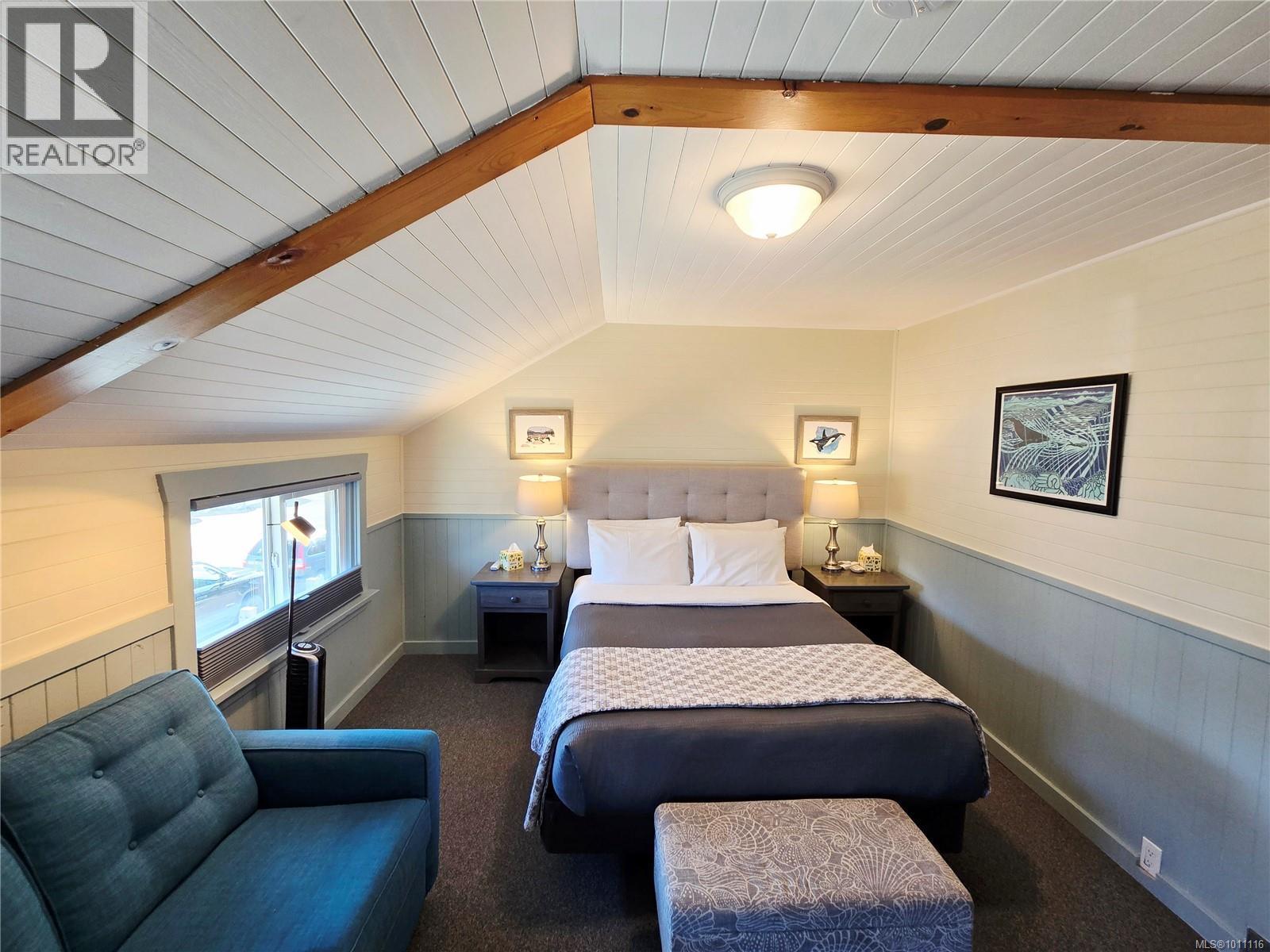 320 Main St, Tofino