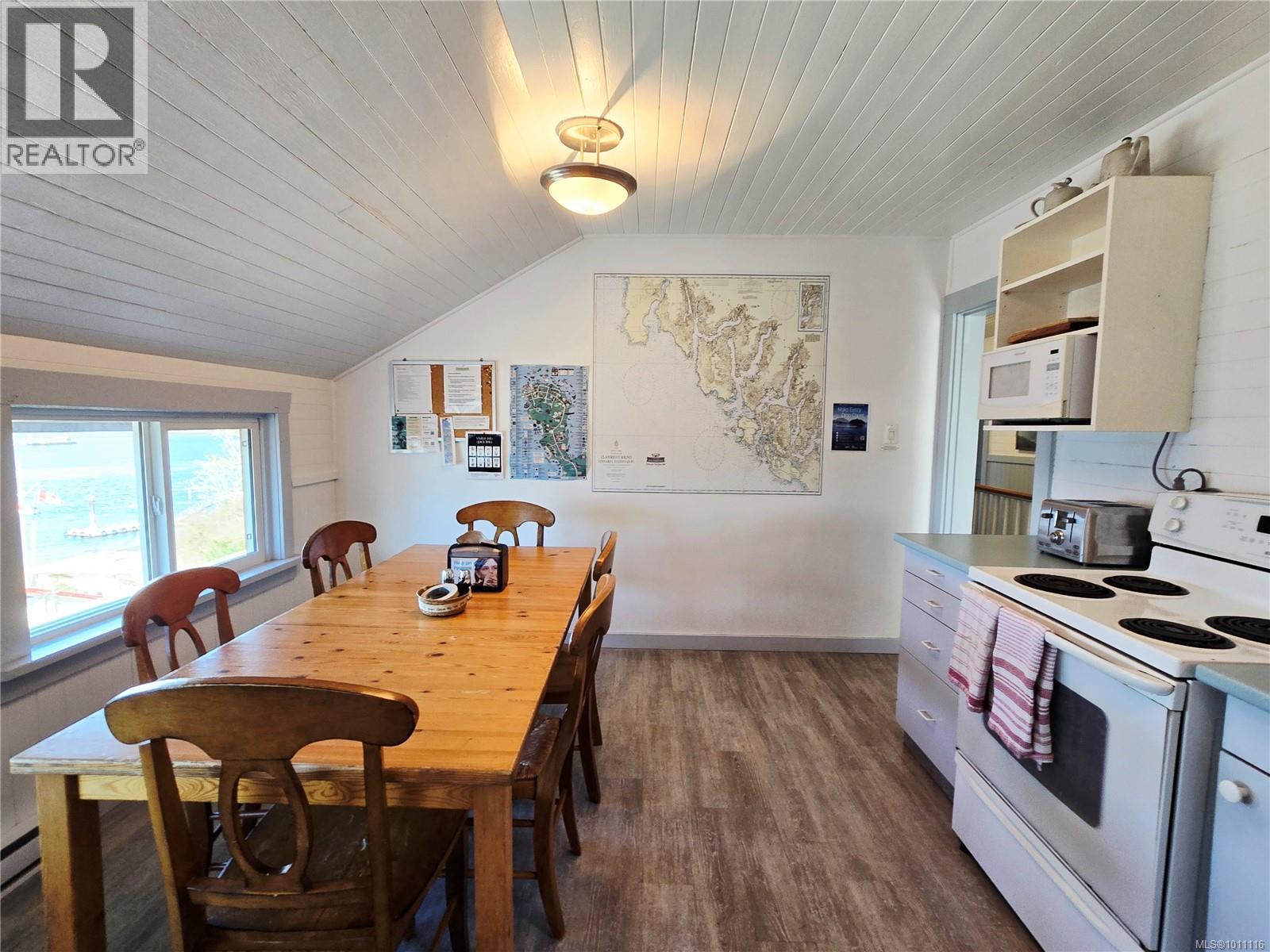 320 Main St, Tofino