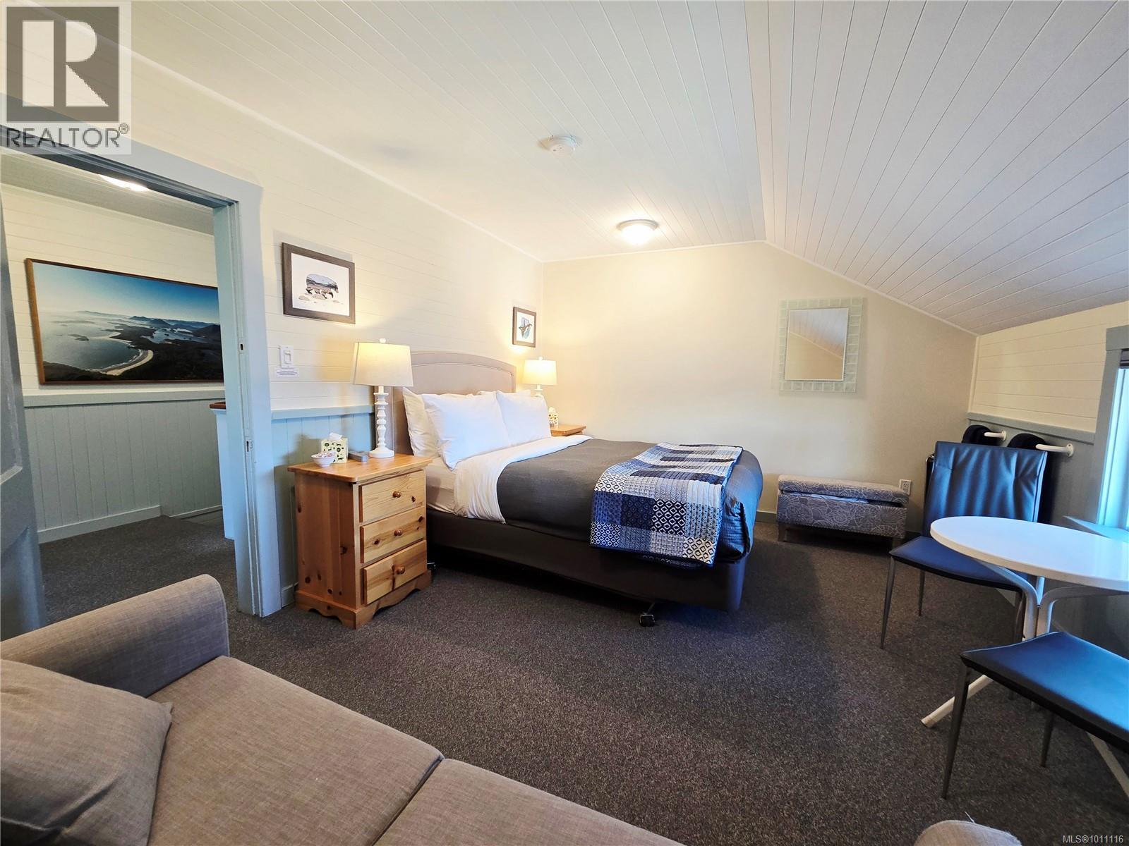 320 Main St, Tofino