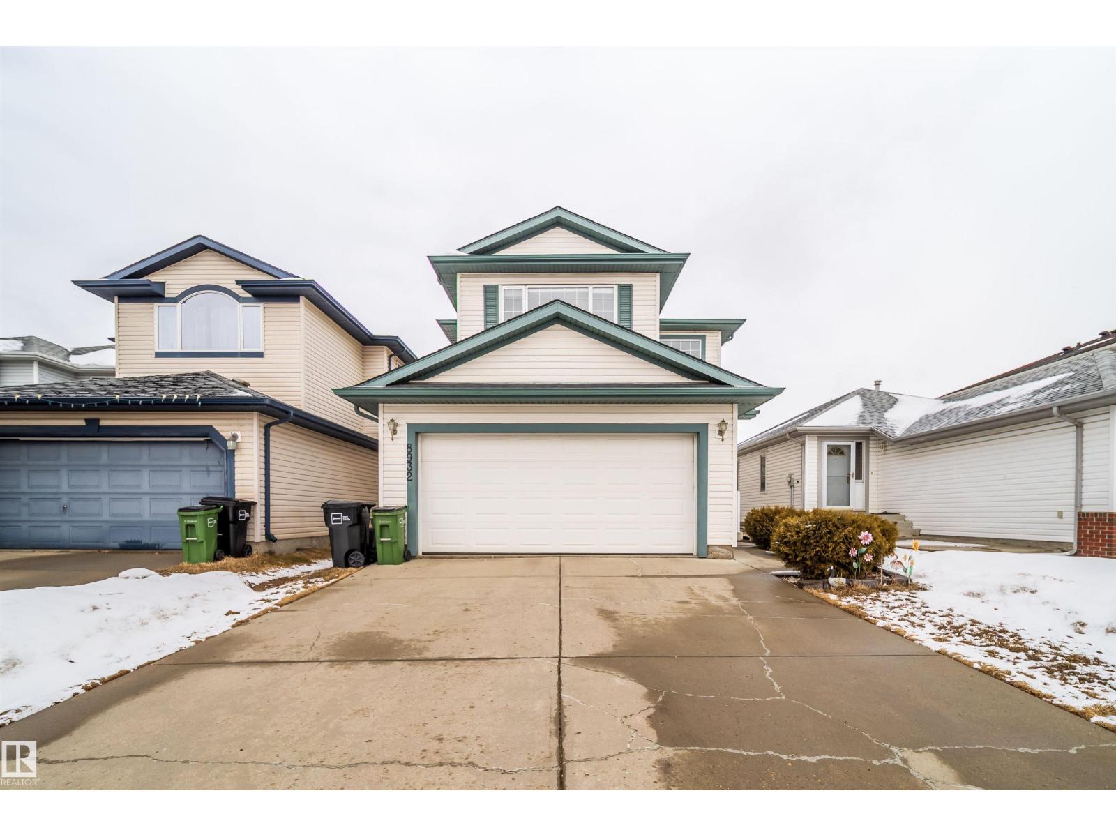 8932 175 AV NW, Edmonton