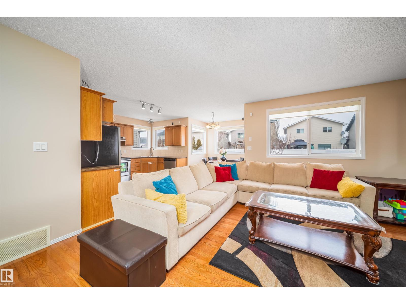 8932 175 AV NW, Edmonton