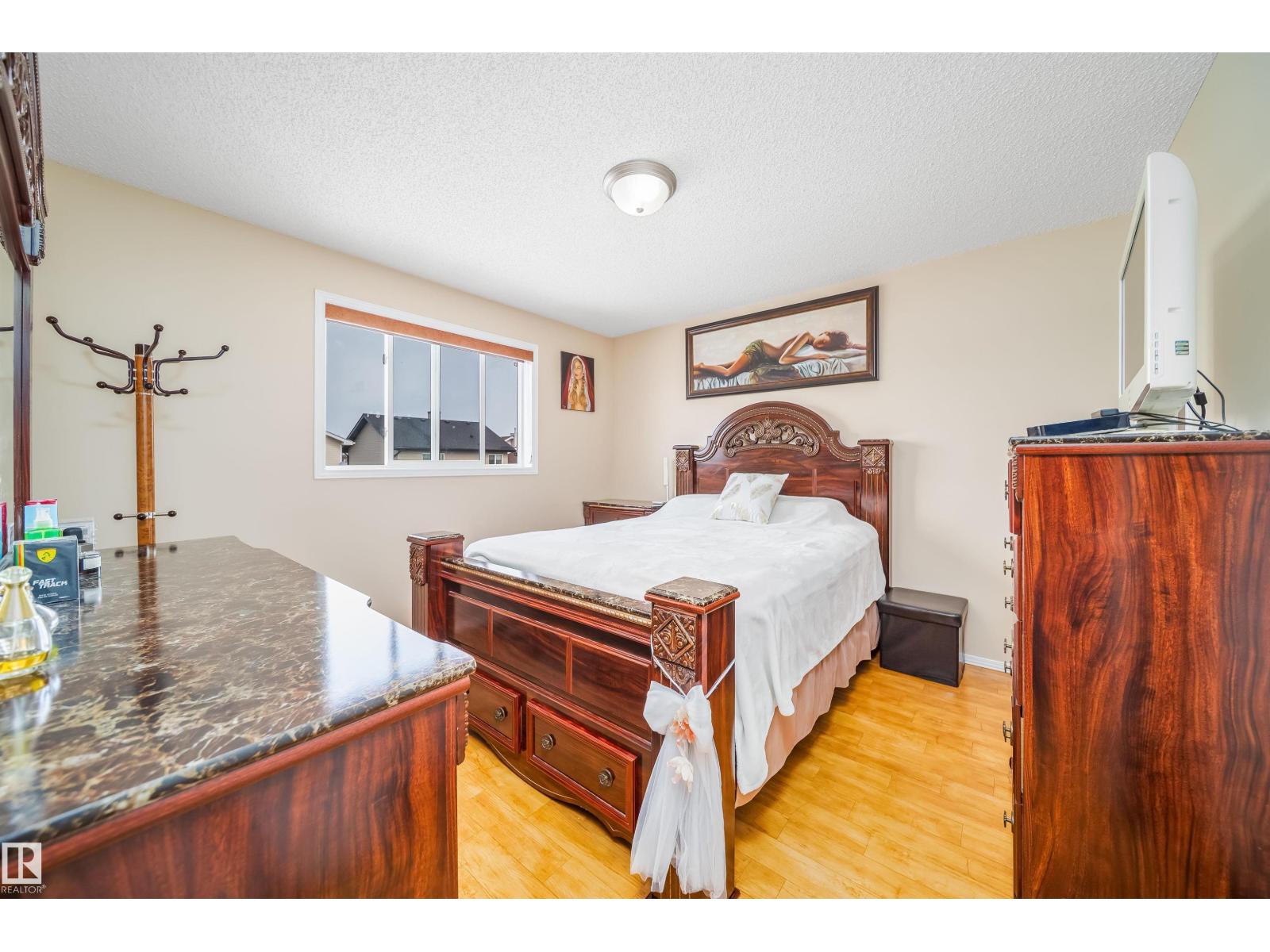 8932 175 AV NW, Edmonton