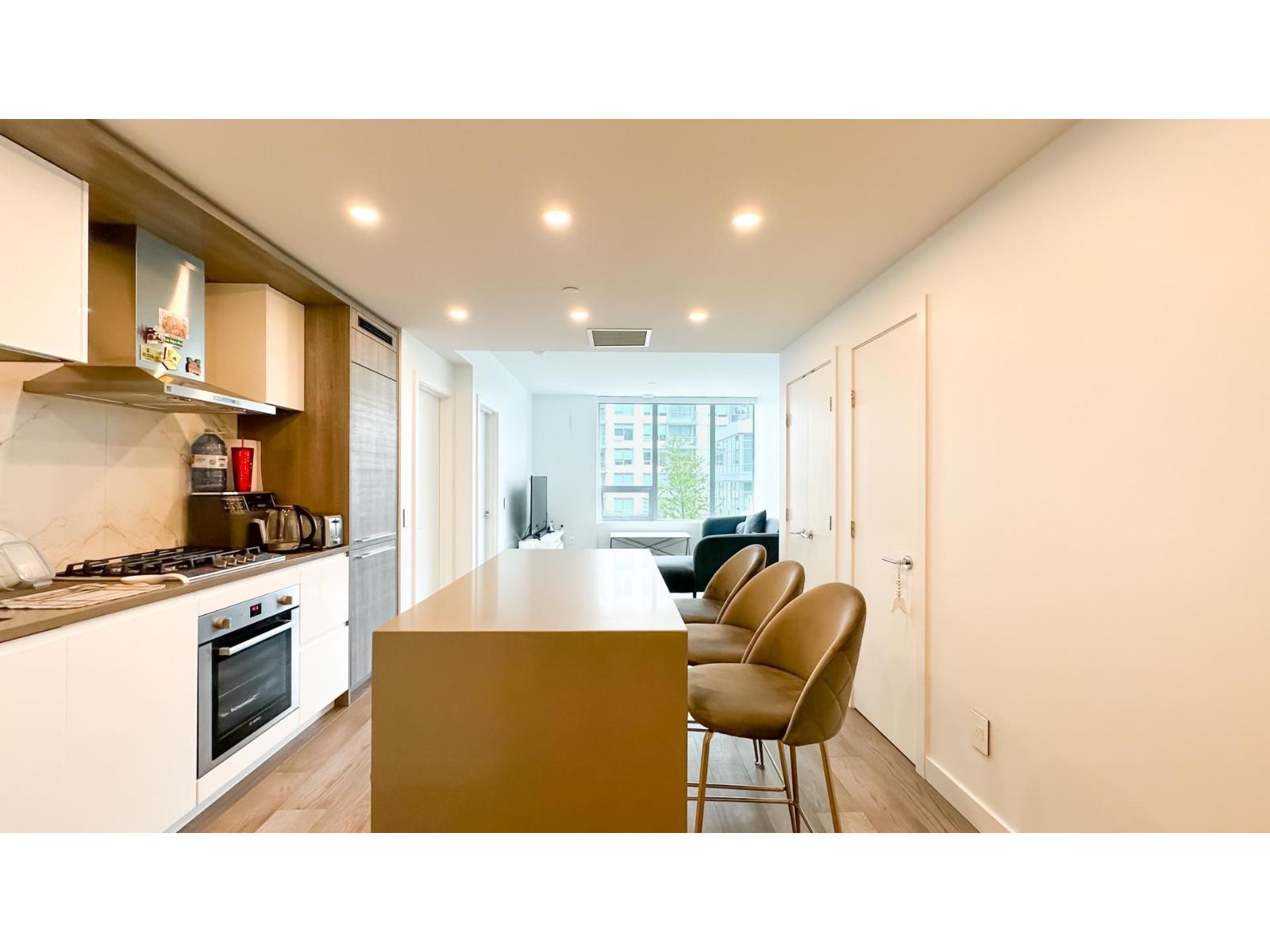 405 15165 THRIFT AVENUE, Surrey