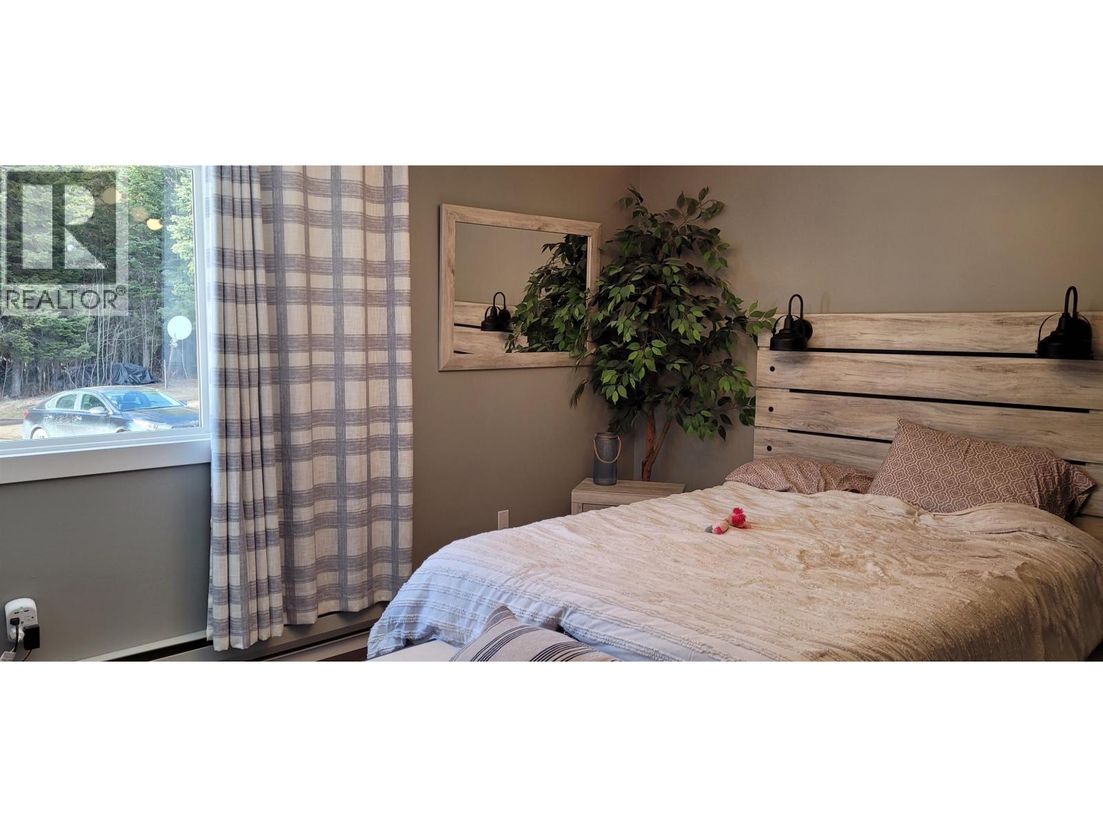 21040 WRIGHT CREEK ROAD - 24