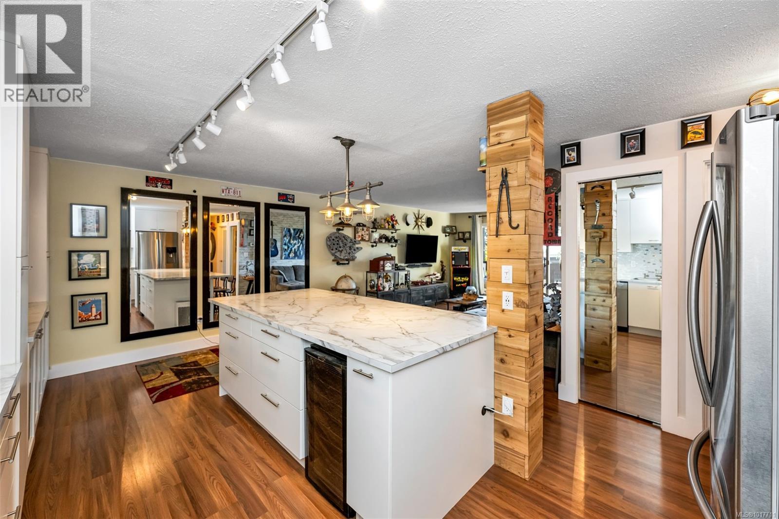 #205 1000 ESQUIMALT RD - 7