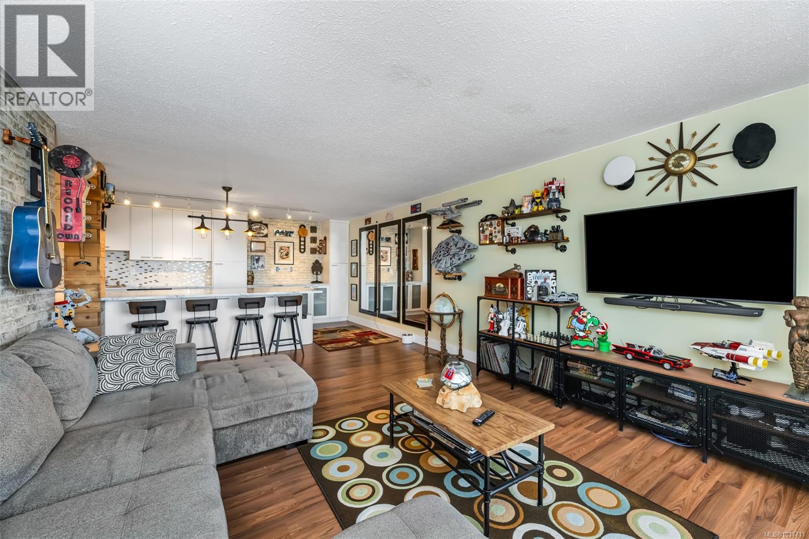 #205 1000 ESQUIMALT RD - 11