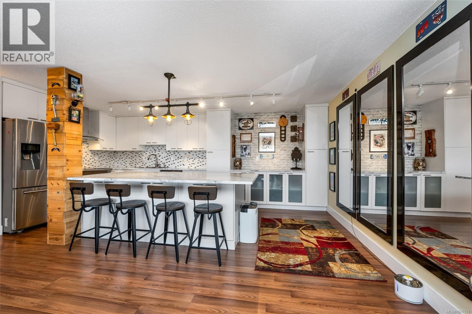 205 1000 Esquimalt Rd, Esquimalt