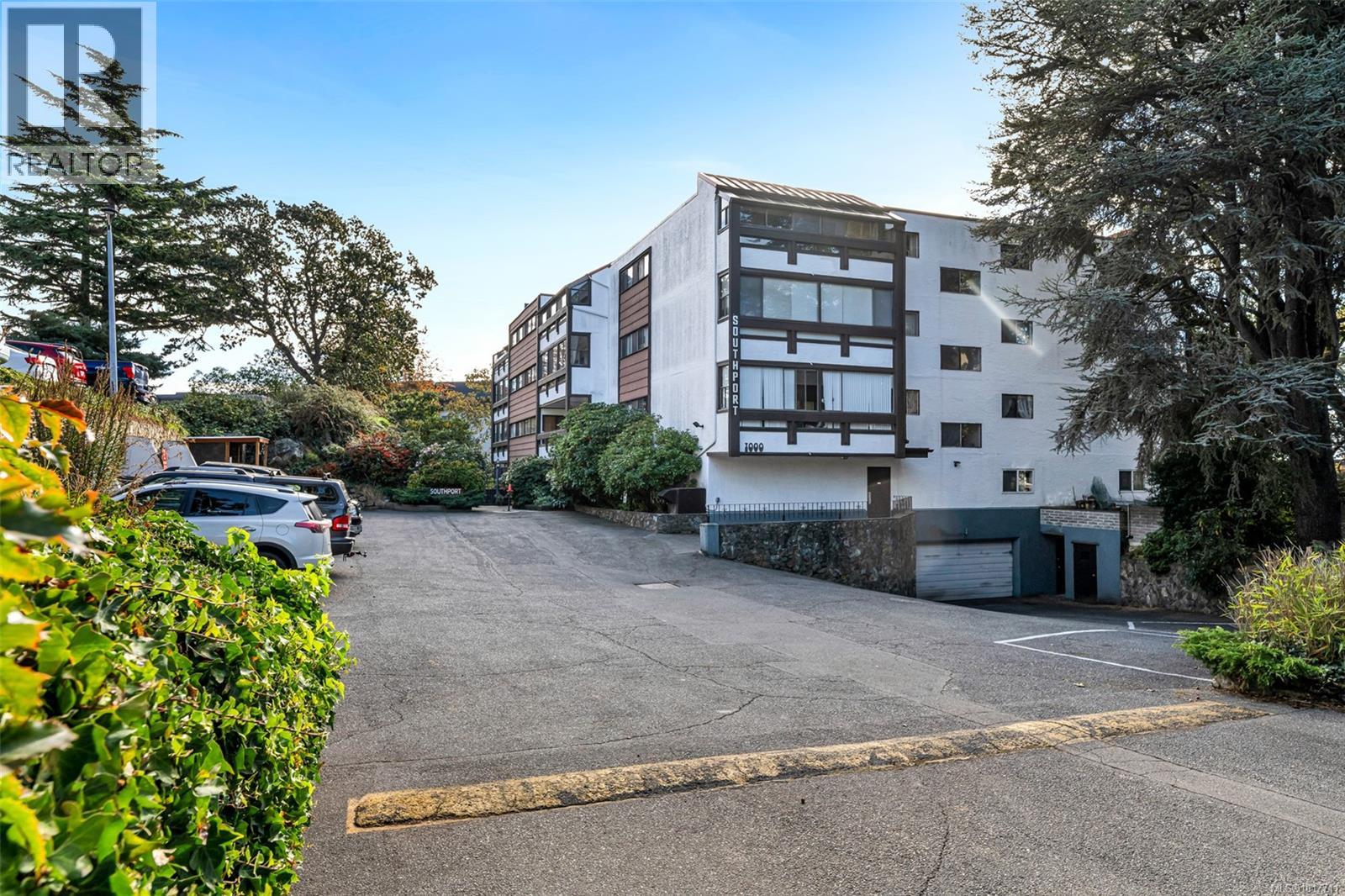 #205 1000 ESQUIMALT RD - 29