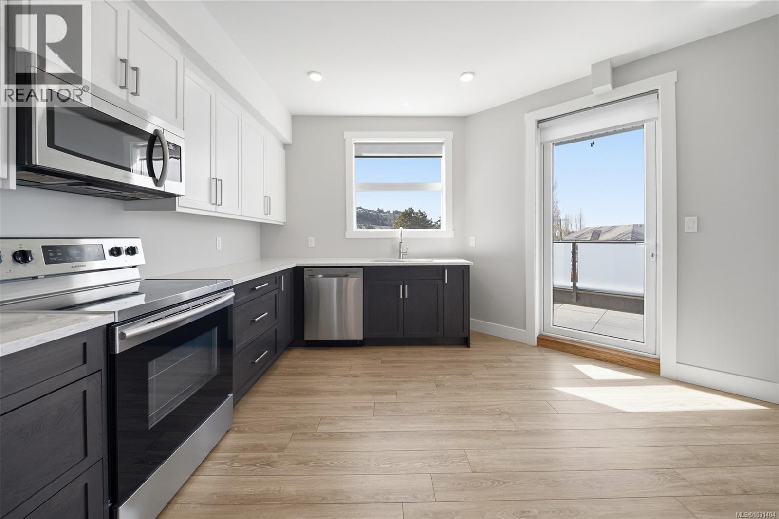 205 525 Third St, Nanaimo