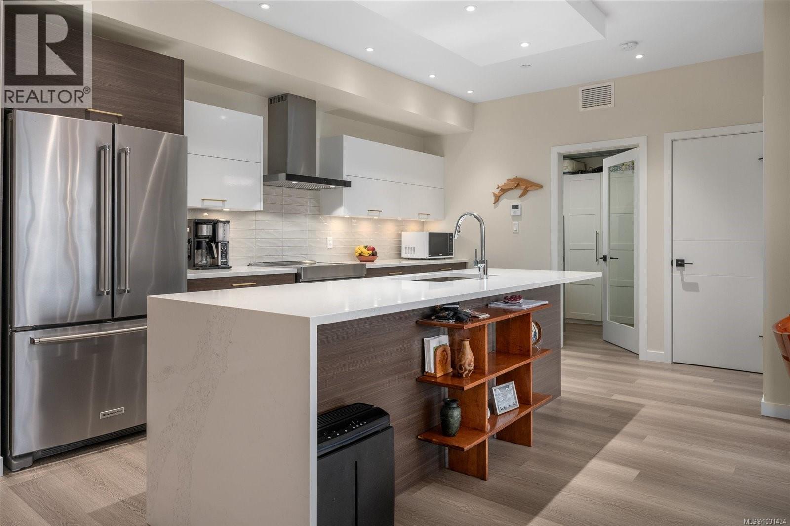 204 100 Lombardy St, Parksville