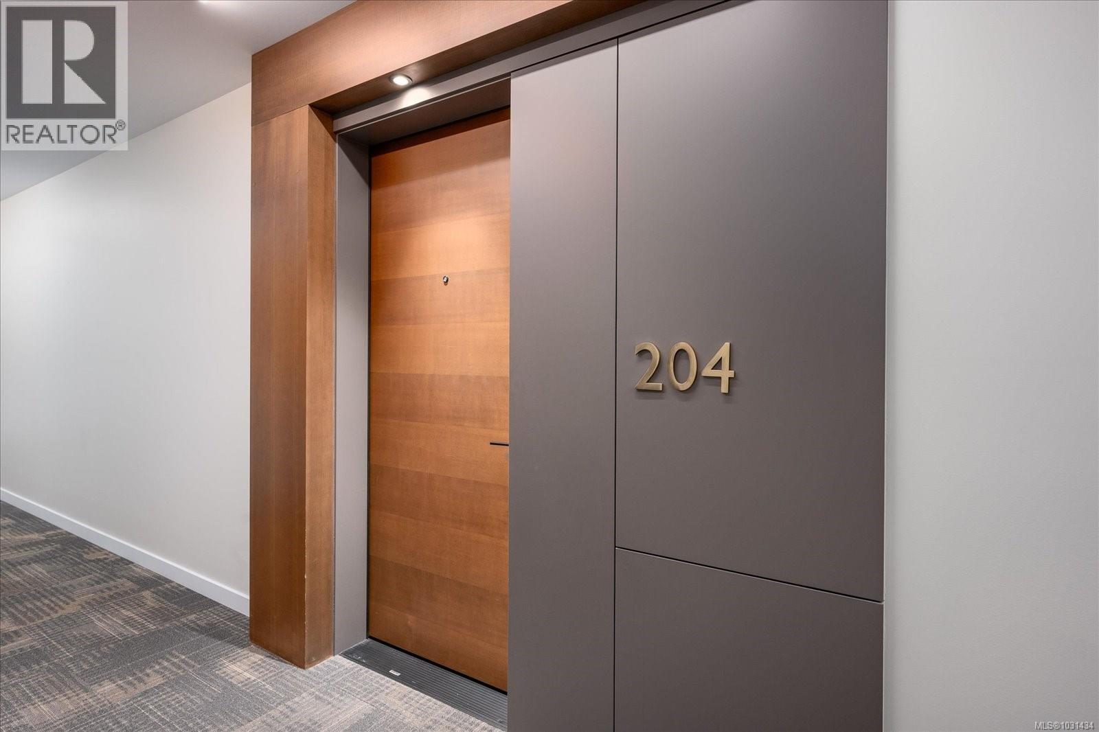 #204 100 LOMBARDY ST - 27