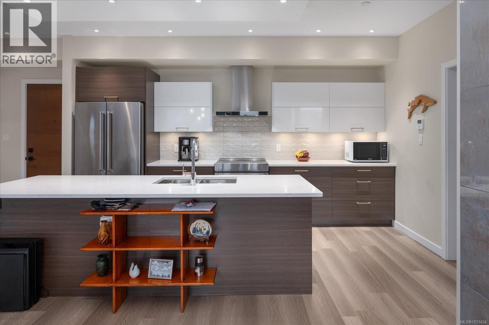 #204 100 LOMBARDY ST - 3