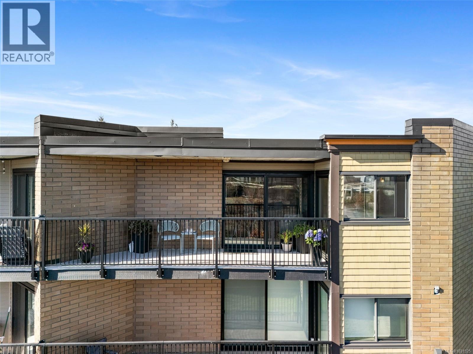 319 1870 McKenzie Avenue, Saanich