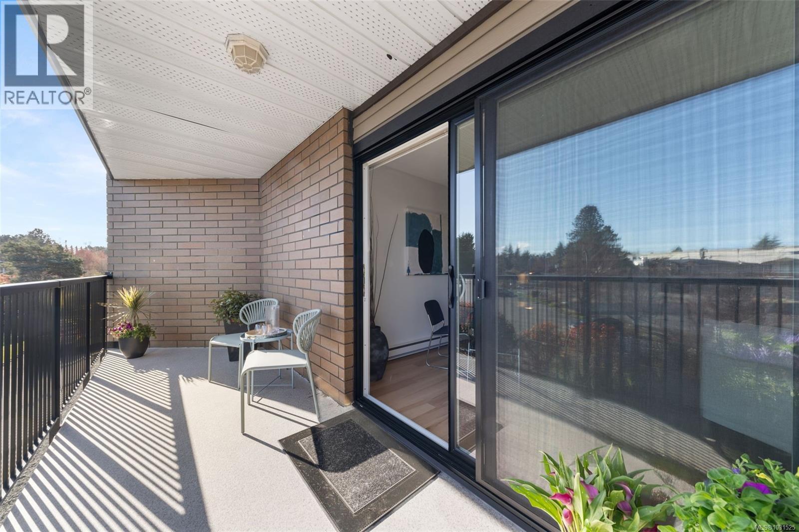 319 1870 McKenzie Avenue, Saanich