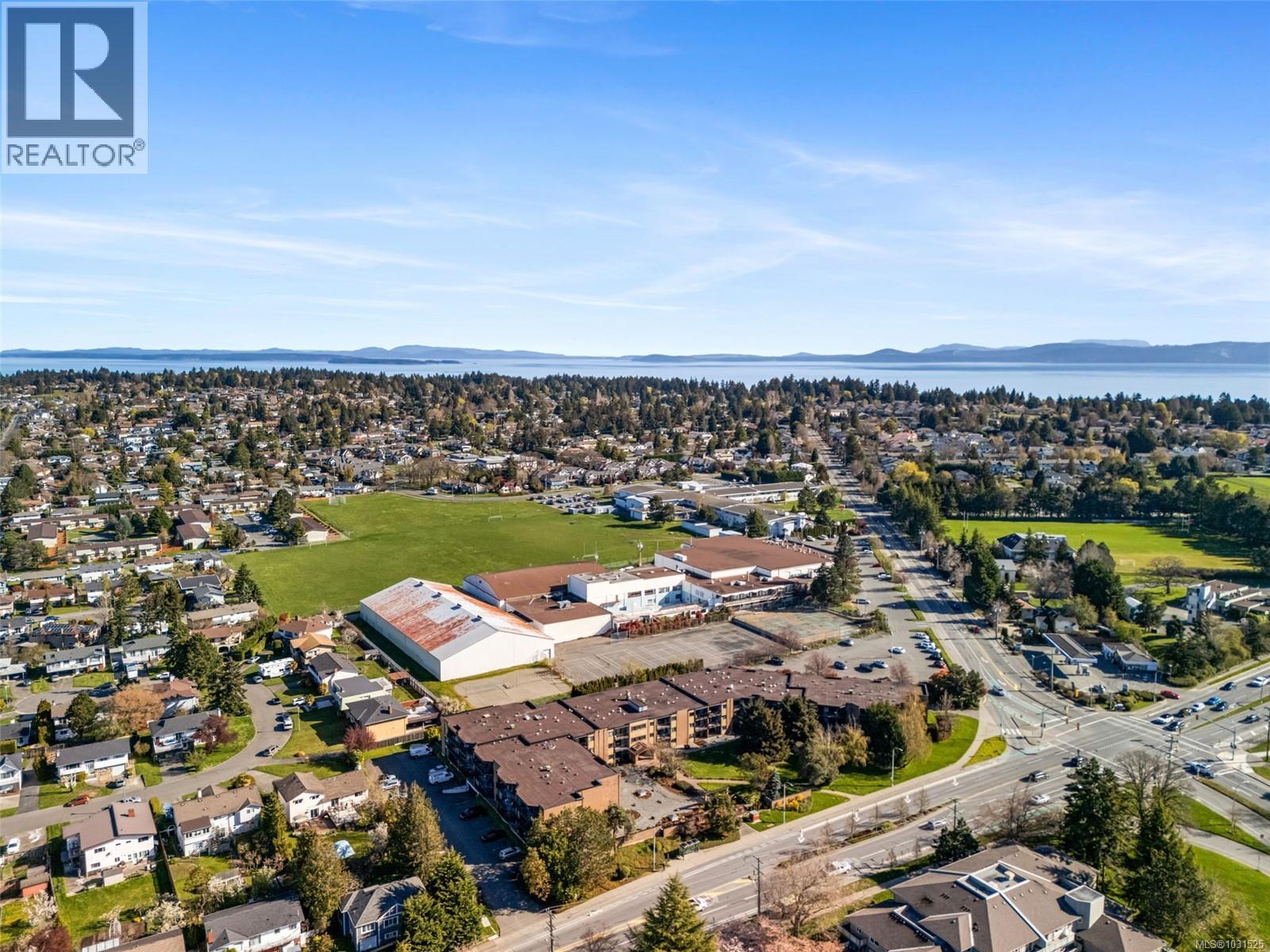 319 1870 McKenzie Avenue, Saanich