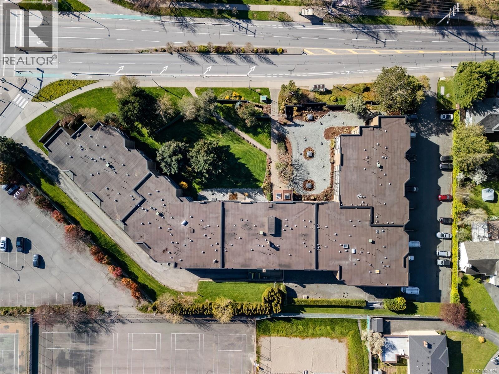 319 1870 McKenzie Avenue, Saanich