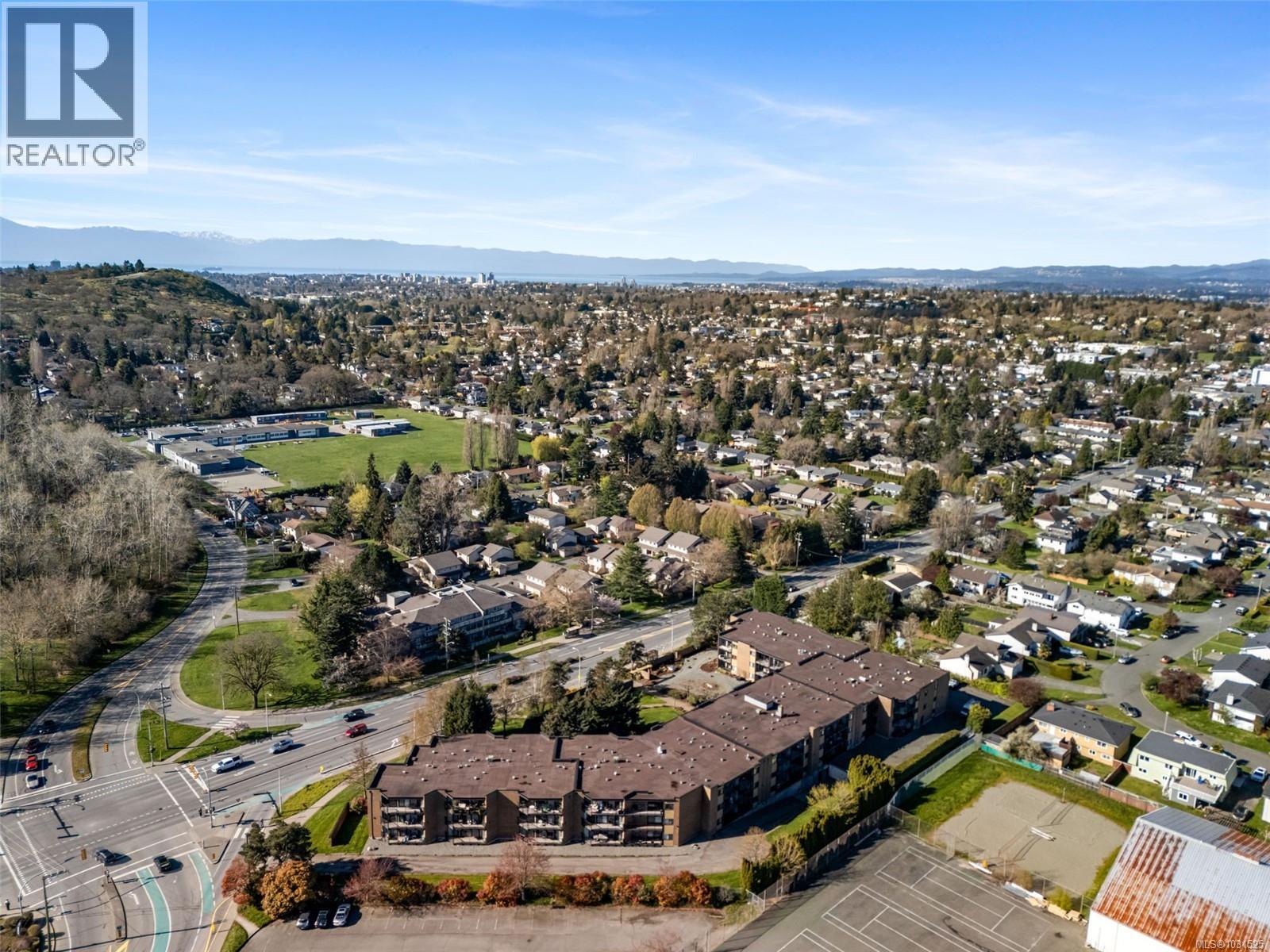 319 1870 McKenzie Avenue, Saanich