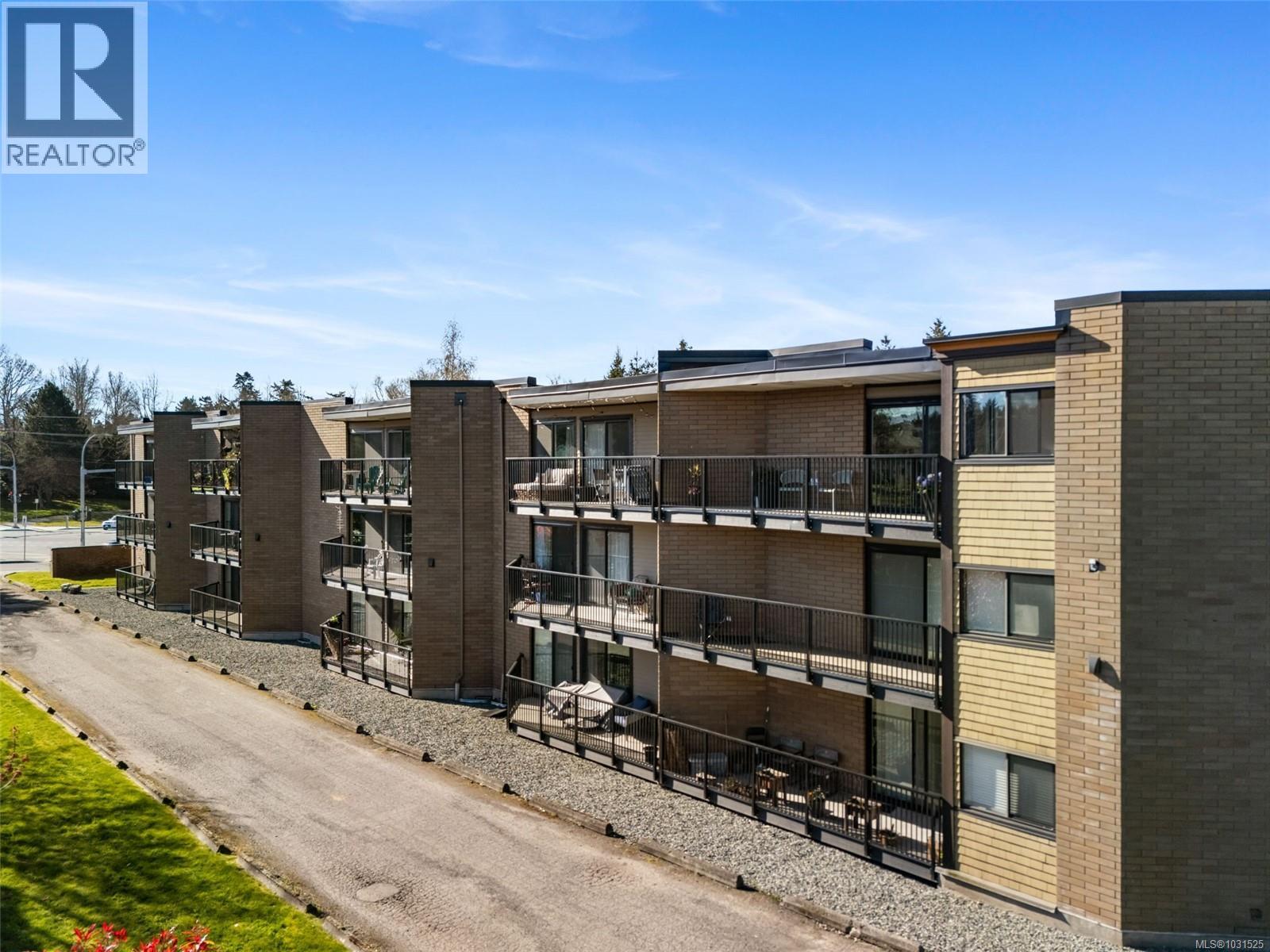 319 1870 McKenzie Avenue, Saanich