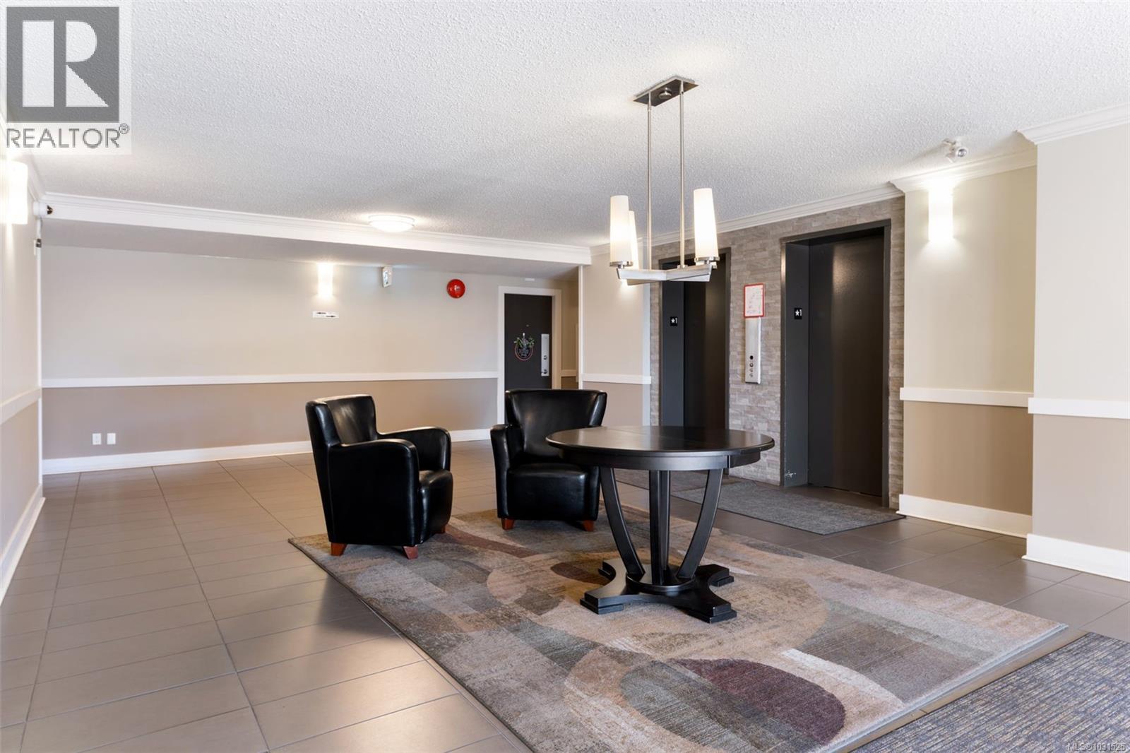 319 1870 McKenzie Avenue, Saanich